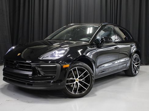 Certified 2025 Porsche Macan image 1