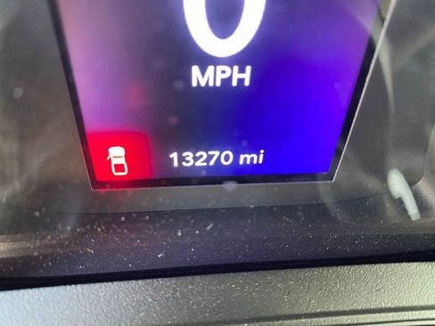 Used 2024 Jeep Gladiator Sport image 10