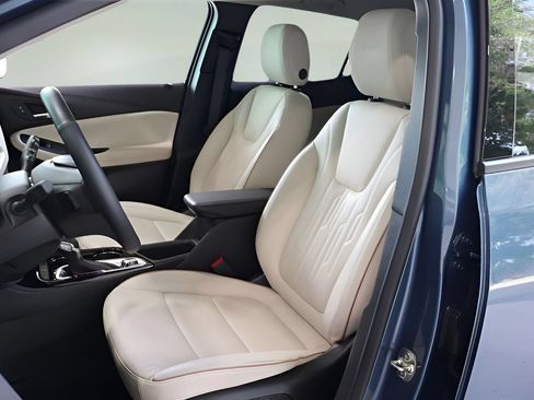 Used 2025 Buick Encore GX Avenir w/ Avenir Technology Package FWD image 10
