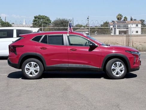 Used 2026 Chevrolet Trax LS FWD image 4
