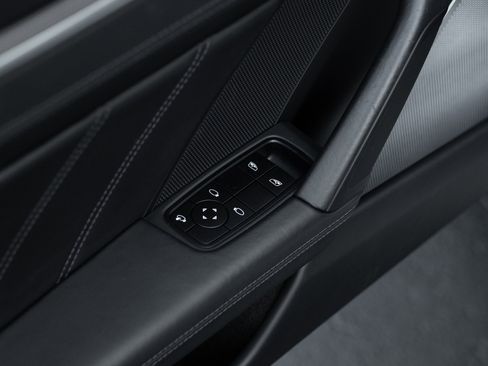 Used 2022 Porsche 911 Turbo S image 32