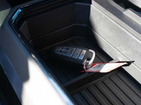 Used 2022 Ford F250 Lariat w/ Black Appearance Pkg image 28