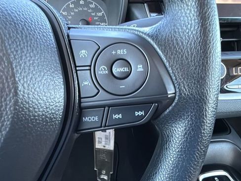 Used 2025 Toyota Corolla LE FWD image 22