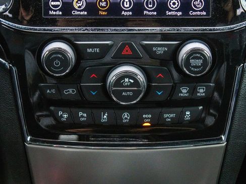 Used 2021 Jeep Grand Cherokee Trailhawk w/ Premium Lighting Group AWD/4WD image 24