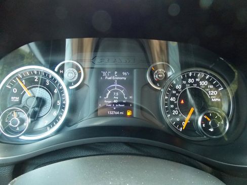 Used 2022 RAM 2500 Tradesman w/ Chrome Appearance Group AWD/4WD image 7