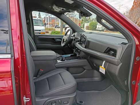 New 2026 Chevrolet Suburban LT image 20