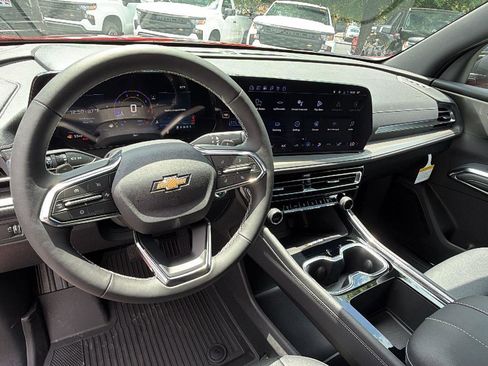New 2026 Chevrolet Traverse LT w/ Sun and Wheel Package FWD image 16