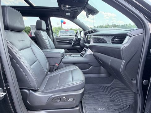 Used 2023 GMC Yukon XL Denali AWD/4WD image 25
