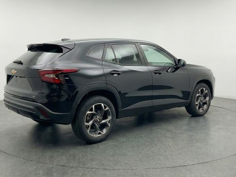 Used 2025 Chevrolet Trax LT w/ LT Convenience Package image 9