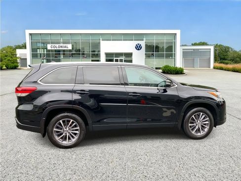 Used 2019 Toyota Highlander XLE AWD/4WD image 6