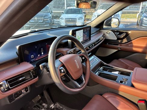 Certified 2025 Lincoln Aviator Reserve w/ Equipment Group 201A image 24