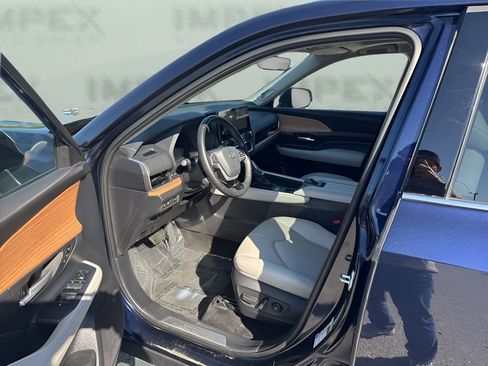 Used 2025 Toyota Grand Highlander AWD image 9