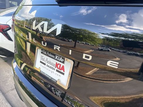Used 2025 Kia Telluride S image 8