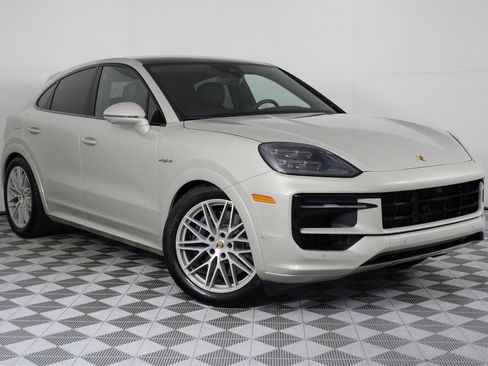 Used 2025 Porsche Cayenne E-Hybrid Coupe image 9