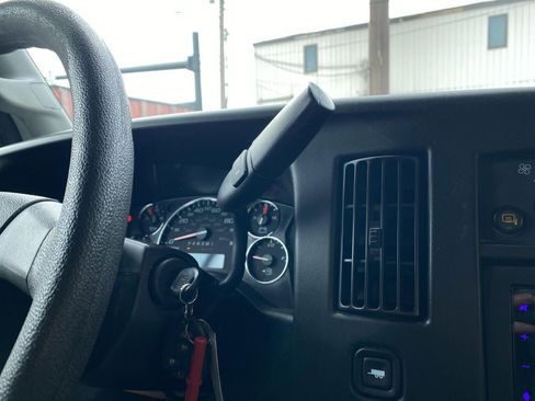 Used 2019 GMC Savana 2500 w/ Enhanced Convenience Package image 7