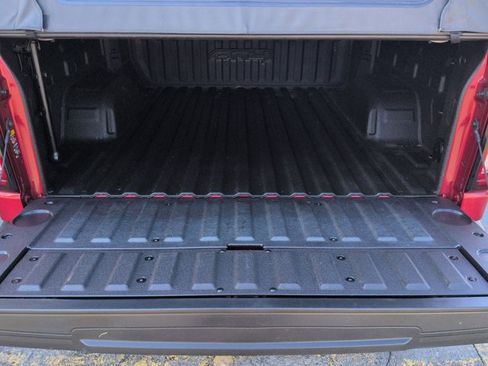 Used 2024 GMC Sierra 1500 AT4 w/ Technology Package AWD/4WD image 10