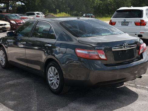 Used 2010 Toyota Camry LE FWD image 5