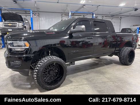 Used 2019 RAM 2500 Big Horn w/ Black Appearance Package image 6