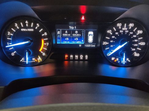 Used 2018 Ford Explorer XLT image 23