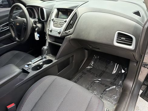 Used 2017 Chevrolet Equinox LS FWD image 11