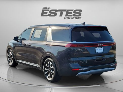 Used 2023 Kia Carnival EX FWD image 2