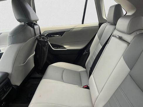 Used 2021 Toyota RAV4 XLE Premium image 12