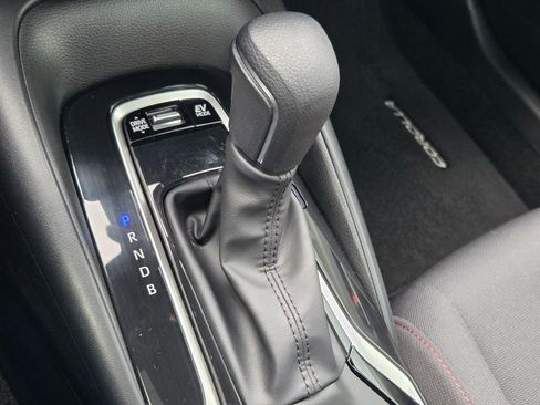 Used 2023 Toyota Corolla SE w/ SE Package image 7