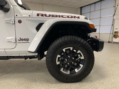 Used 2026 Jeep Gladiator Rubicon AWD/4WD image 12