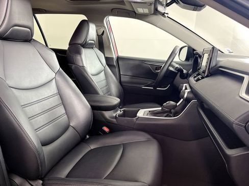 Used 2022 Toyota RAV4 XLE Premium image 26