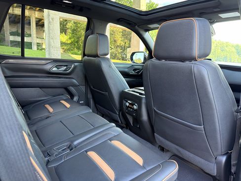 Used 2024 GMC Yukon AT4 w/ Technology Package AWD/4WD image 18