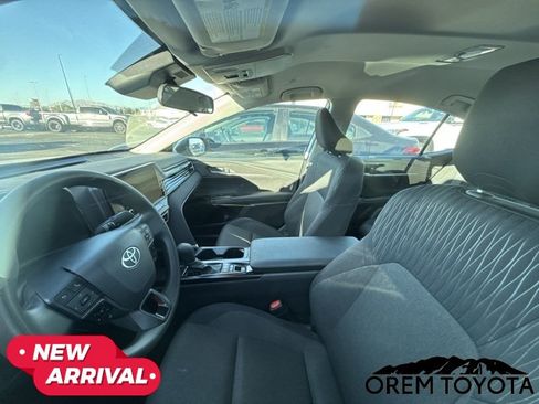 Used 2025 Toyota Camry LE FWD image 5