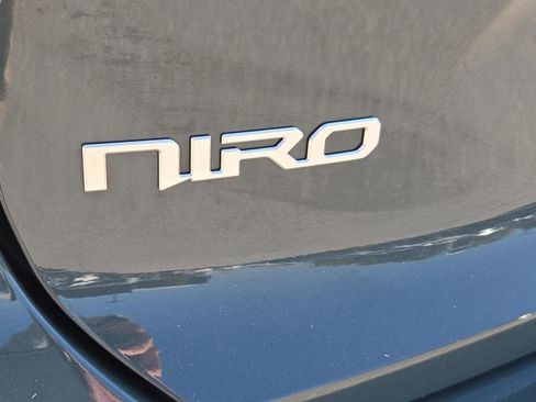 New 2025 Kia Niro EX Touring image 11