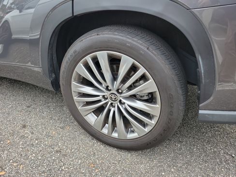 Used 2023 Toyota Highlander Platinum image 24