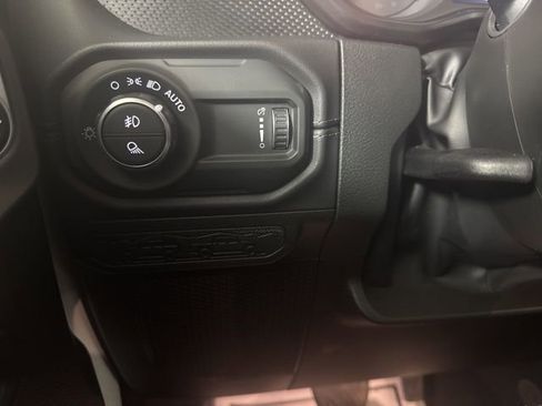 Used 2025 Jeep Gladiator Mojave w/ Convenience Group AWD/4WD image 19