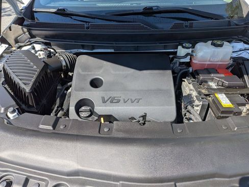 Used 2025 Buick Enclave Preferred FWD image 30