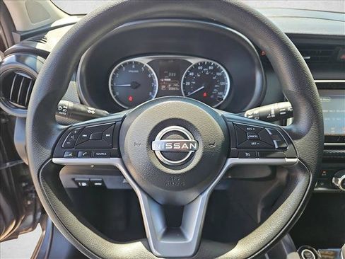 Used 2022 Nissan Kicks S FWD image 13
