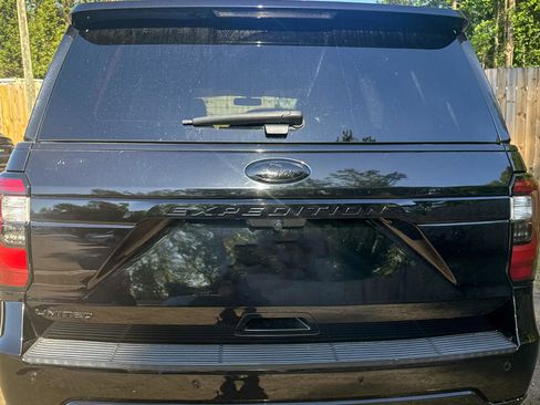Used 2019 Ford Expedition Limited w/ Equipment Group 301A RWD image 8