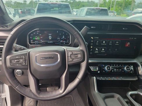 Used 2024 GMC Sierra 3500 Denali Ultimate AWD/4WD image 9