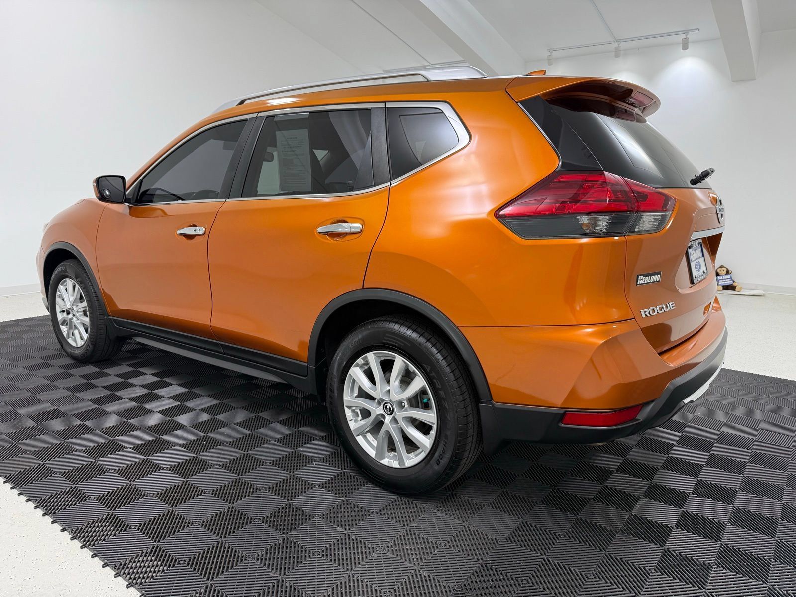 Used 2017 Nissan Rogue SV FWD image 5