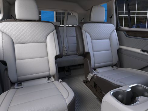 New 2026 GMC Acadia Denali w/ Super Cruise Package image 18