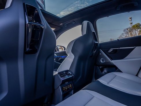 Used 2026 BMW M5 w/ Executive Package image 22