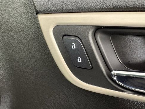 Used 2018 GMC Yukon Denali image 40