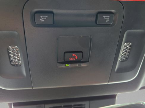 Used 2025 Toyota Camry SE FWD image 26