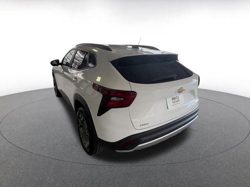 Used 2025 Chevrolet Trax LT image 11