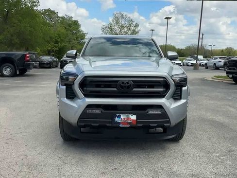 Used 2025 Toyota Tacoma SR5 image 3