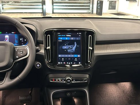 Used 2024 Volvo XC40 B5 Plus w/ Protection Package Premier image 11