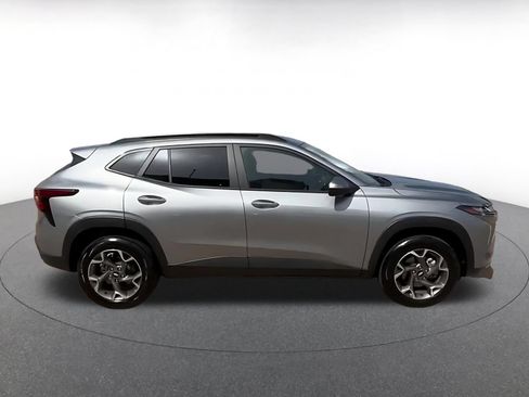 Used 2025 Chevrolet Trax LT FWD image 14