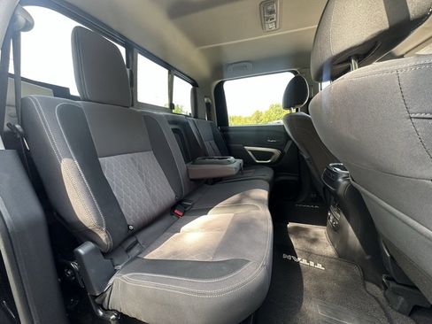 Used 2023 Nissan Titan SV w/ SV Convenience Package image 18