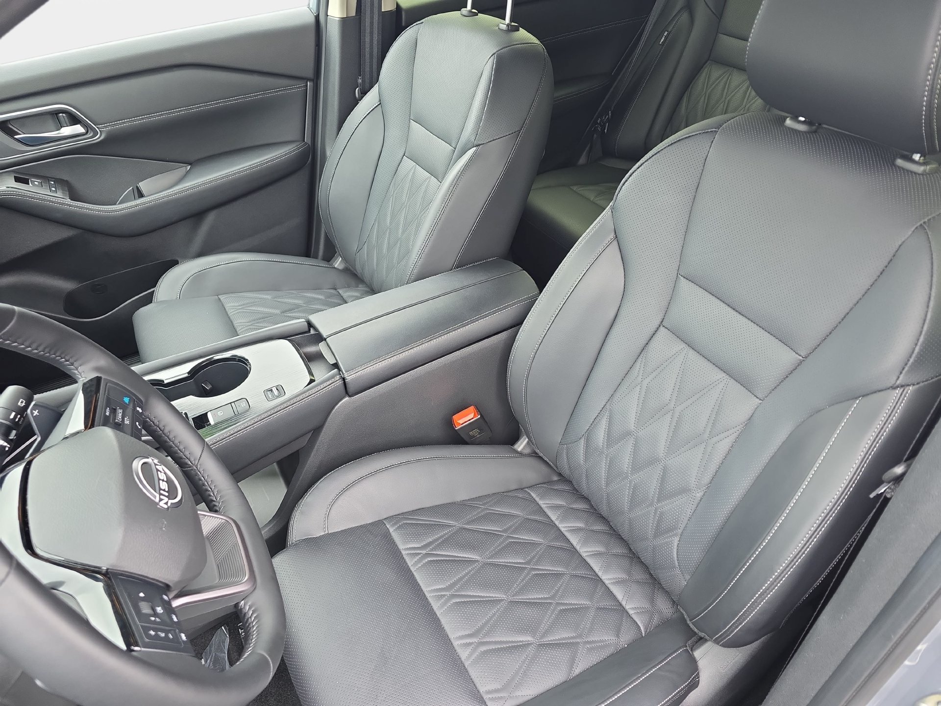 Used 2025 Nissan Rogue Platinum FWD image 15