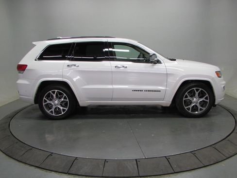 Used 2019 Jeep Grand Cherokee Overland AWD/4WD image 8